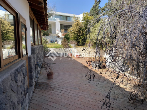 Casa En Venta De 5 Dorm. En La Reina