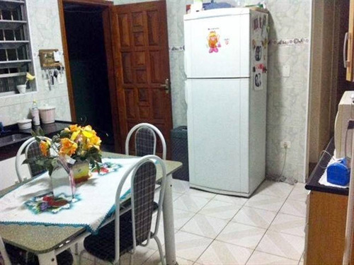 Imagem 13 de 20 de Casa Terrea Em São Vicente, Ampla, 2 Dorm, 1 Suíte, 2 Vagas De Garagem! - Hm1563
