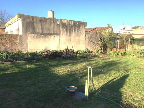 Imagen 21 de 30 de En Venta. Importante Casa Con Amplio Jardin. 900m2 Pellegrin