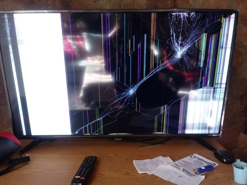 Imagen 2 de 2 de Smart Tv Tedge Led 43 Pulgadas Pantalla Rota