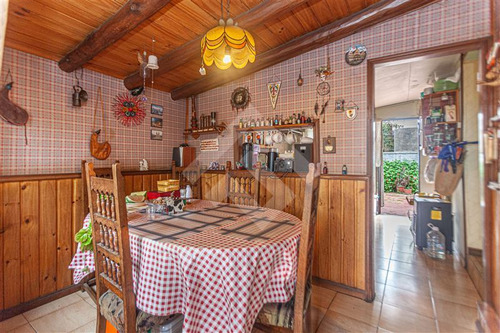 Casa En Venta De 5 Dorm. Con Piscina En Las Condes
