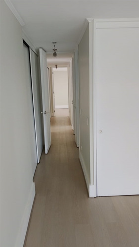 Completamente Remodelado Con Materiales Modernos En El Golf