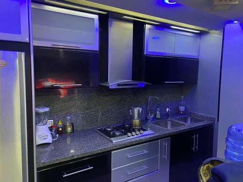 Vendo Apartamento En La Candelaria Diagonal Al Centro Comercial Él Sambil. *remodelado Y Amoblado*, 56mts/2, 2h1b1e Zhernandez