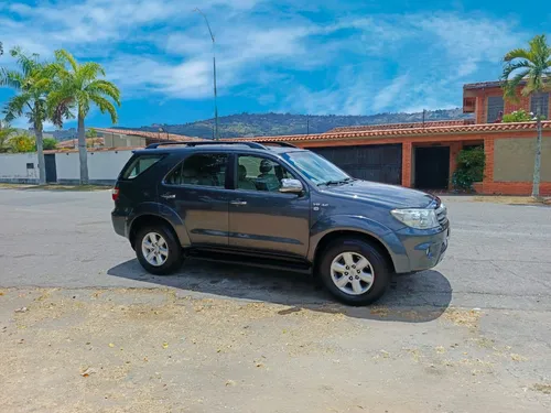 Toyota Fortuner 2010 4x4