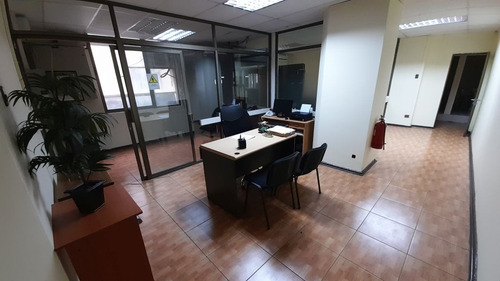 Arriendo Oficina Salida Metro Universidad De Chile, 660 Mts.