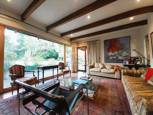 Casa 6 Dormitorios, Con Gran Terreno Y Buena Conectividad