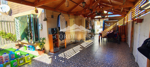 Casa Con Amplio Patio En Casas Viejas