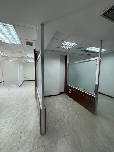 Oficina En La Torre Movilnet, Valencia, Carabobo. Zc.p