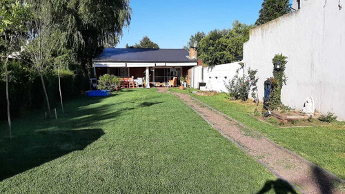 Casa En Venta En De Vicenzo Grande.del Viso Pilar