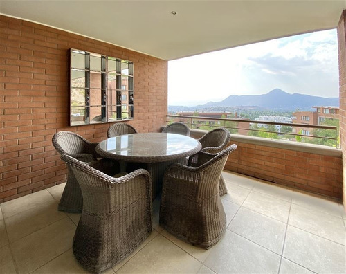 Departamento En Venta De 6 Dorm. En Las Condes