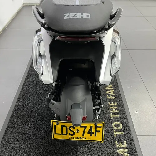 Cf Moto Zeeho Ae8+
