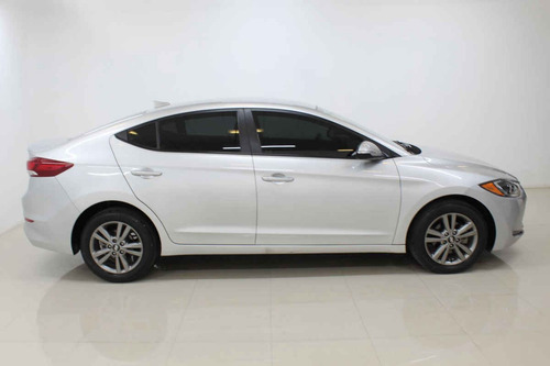 Imagen 6 de 15 de Hyundai Elantra 2017 4 Cilindros