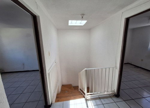Casa En Remate Con Excelente Plusvalía Muy Cerca Del Centro De Querétaro Yqh
