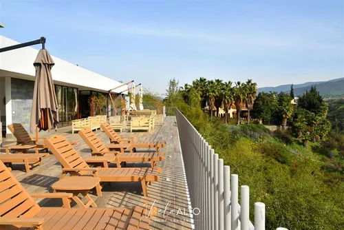 Departamento En Venta De 4 Dorm. En Lo Barnechea / 3 Estac.