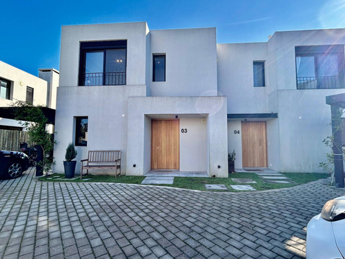 Alquier De Casa Con Tres Dormitorios En San Nicolas