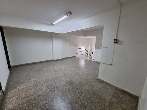 Retasado Local/oficina De 430 M2 (815 Us$/m2) Us$ 350.000, A La Calle Ideal Instituciones, Coworking, Abogados, Consultorios