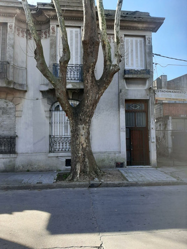 Venta De Cómoda Casa De Cuatro Dormitorios En La Unión