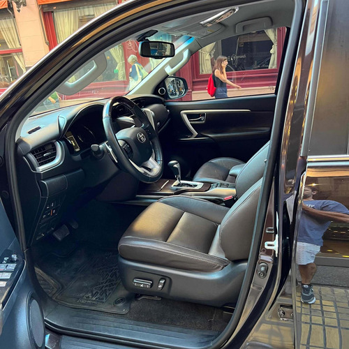 Imagen 10 de 25 de Toyota Sw4 2019 2.8 Srx 177cv 4x4 7as At Automatica Lucsc