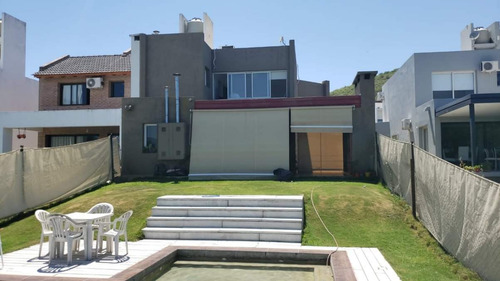 La Cuesta Propiedad De Tres Dormitorios Con Piscina