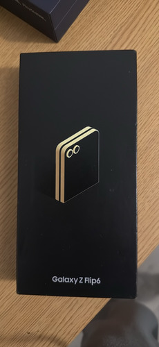 Samsung Galaxy Z Flip 6 512 (gb ) 12gb Ram / Color Amarillo (Usado)