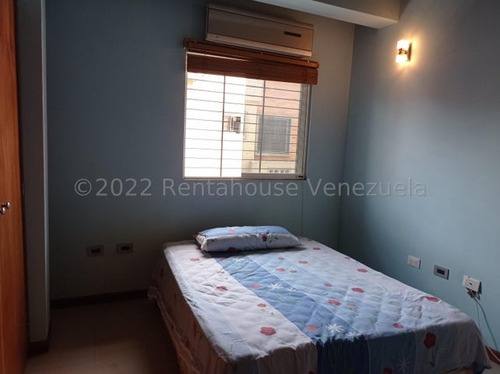 Julio Latouche 23-16997 Townhouse En Venta Mañongo Naguanagua, Hermoso Y Moderno Pozo Y Planta 100%