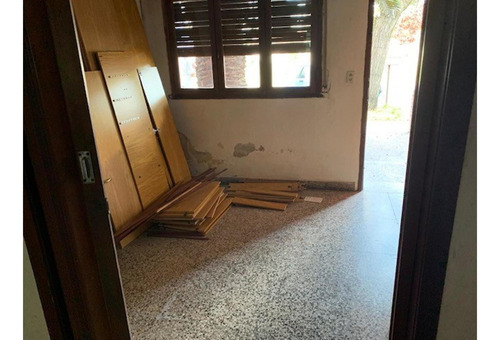 Imagen 7 de 8 de Casa Con 2 Dormitorios Y Fondo Libre A Reciclar.