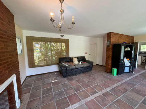 Casa En Venta - 3 Dormitorios 2 Baños - 1000mts2 - Haras Del Sur I