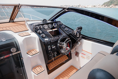 Imagem 8 de 9 de Lancha Focker 330 Gt Mercruiser 200hp ,semi Nova,ventura F