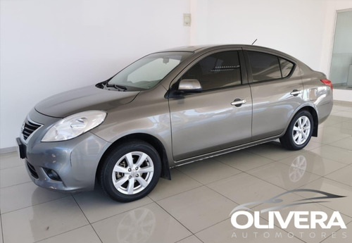 Nissan Versa Extra Full