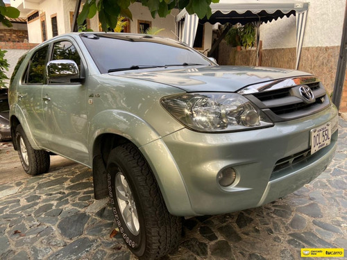 Toyota Fortuner .