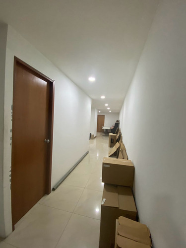 Venta De Edificio Industrial En La Trinidad. 3200m2 De Construcción.
