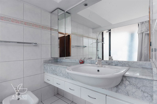 Amplio, Vista Despejada, 3 Dorm, 3 Baños, Servicios, Salita