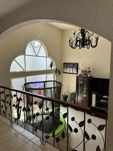 ¡casa En Venta En Condominio A Una Calle De Tollocan Y 5 Minutos De Town Square!