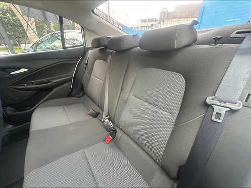 Chevrolet Onix plus 1.0 Lt 2 4P