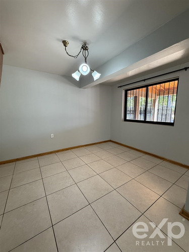 Casa En Venta De 4 Dorm. En Chillán