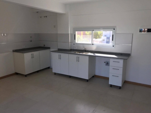 Imagen 2 de 3 de Hermoso 2 Amb. A Estrenar En Zona Centrica En Monte Grande