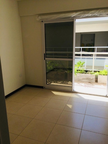 Imagen 12 de 14 de Departamento De 2 Ambientes En Complejo Jardin - Moron Centro