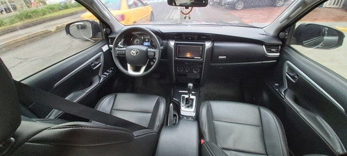 Imagen 10 de 11 de Toyota Fortuner 2.4 Diesel