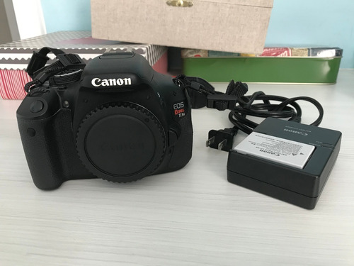 Câmera Canon T3i (corpo) + Bolsa Lowepro Com Capa Chuva