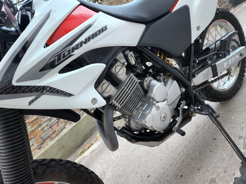 Imagen 5 de 10 de Honda Xr Tornado 250
