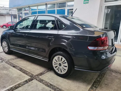 Volkswagen Vento 1.6 Starline At