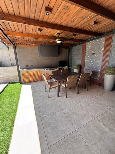 Propiedad Remodelada Completamente! Estancia Liray