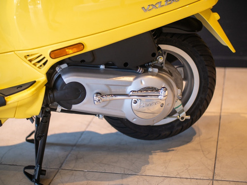 Imagen 12 de 15 de Vespa Vxl 150 Amarilla 0km Reserva Hoy Toma Usados
