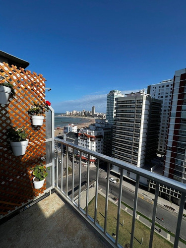 Imagen 4 de 17 de Departamento Dos Ambientes Con Dependencias De Servicio A La Calle Con Vista Al Mar