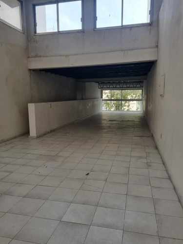 Imagen 12 de 13 de En Alquiler Gran Local Comercial De 360 Metros En El Centro