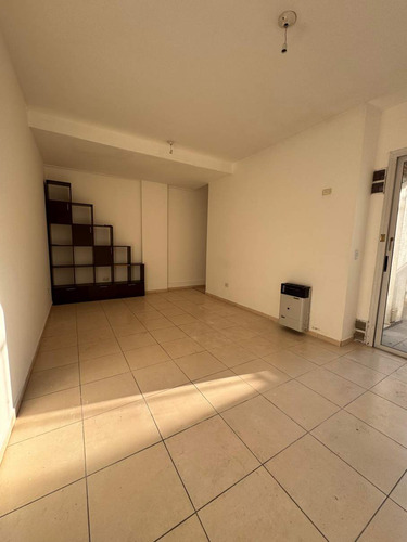Alta Cordoba, 1 Dormitorio Con Patio, Cocina Separada - A Metros De La Plaza