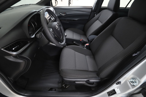 Imagen 2 de 17 de Toyota Yaris Xls 6m/t 5p $ 8.760.000 Nm2