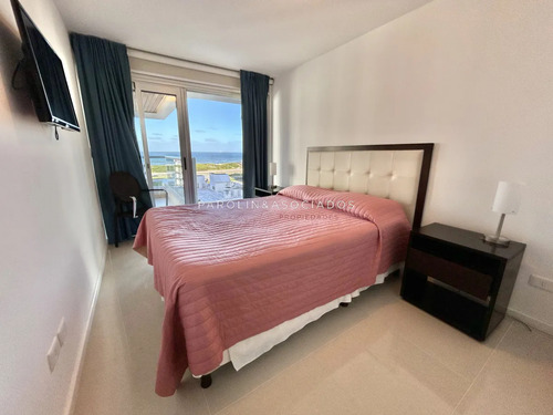 Apartamento En Venta De 2 Dormitorios En Icon Tower, Punta Del Este.