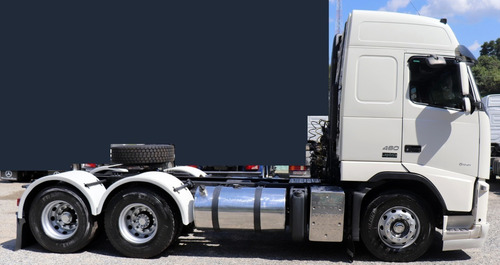 Imagem 6 de 10 de Volvo - Fh 460 - 6x2 - 2014 - Branco - Teto Alto - Filé.