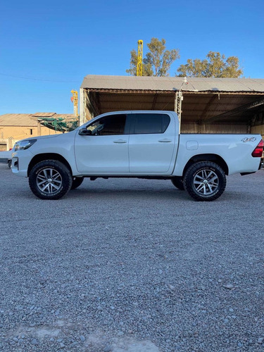 Imagen 8 de 9 de Toyota Hilux 2019 2.8 Cd Srv 177cv 4x4
